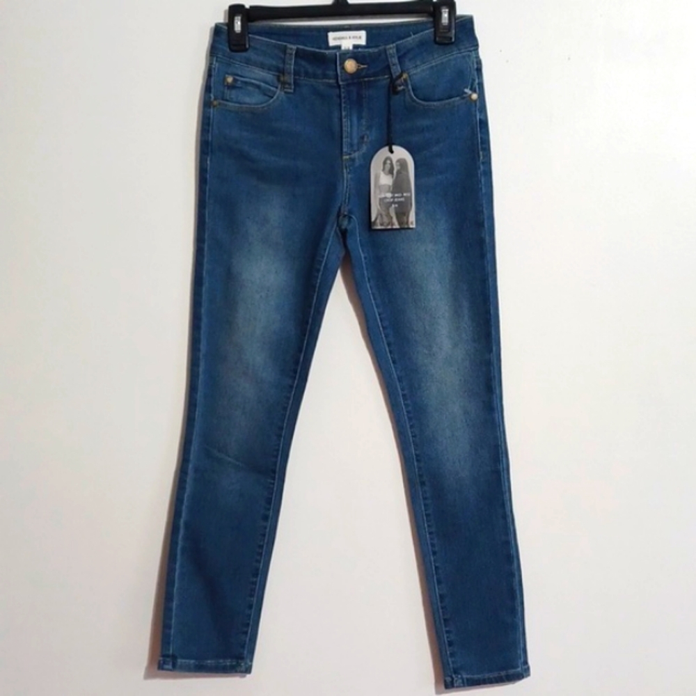 NEW size 3 blue jeans. Mid Rise Crop jeans faded blue denim pants. Western Rodeo
